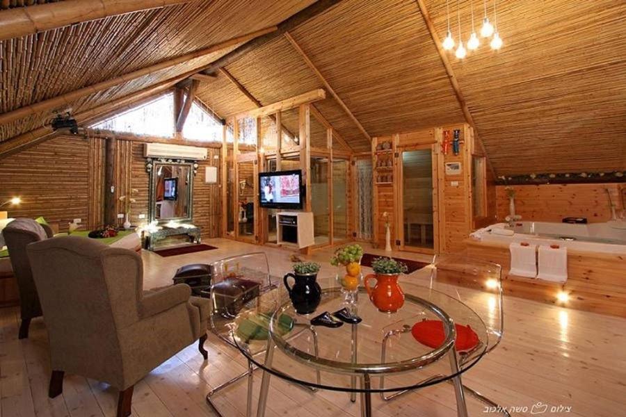 Hotel ביקתפוז וקלמנטינה- מתחם בקתות וסוויטות עם ג'קוזי פרטי ובריכה משותפת Liman Zewnętrze zdjęcie