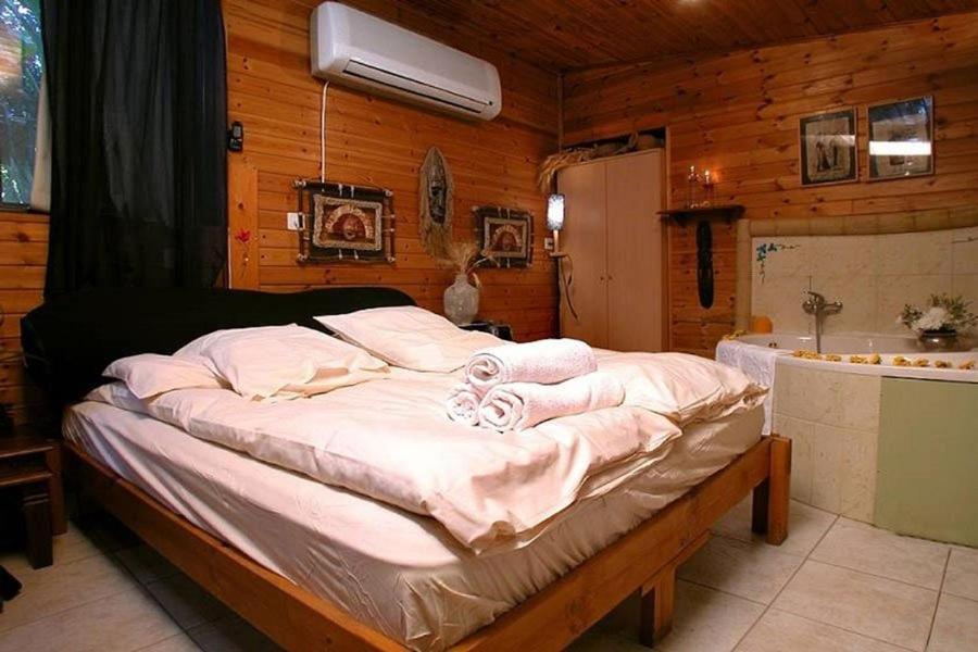 Hotel ביקתפוז וקלמנטינה- מתחם בקתות וסוויטות עם ג'קוזי פרטי ובריכה משותפת Liman Zewnętrze zdjęcie