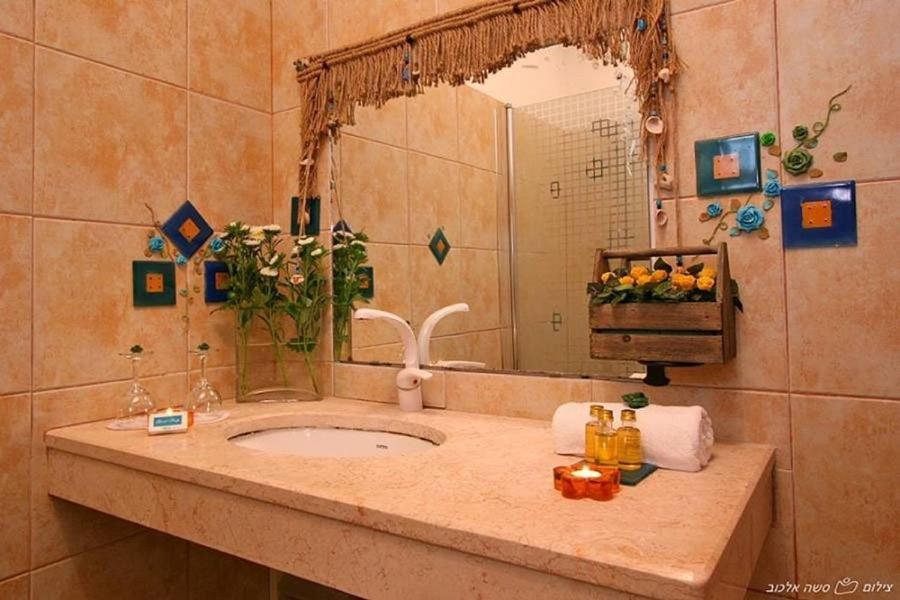 Hotel ביקתפוז וקלמנטינה- מתחם בקתות וסוויטות עם ג'קוזי פרטי ובריכה משותפת Liman Pokój zdjęcie
